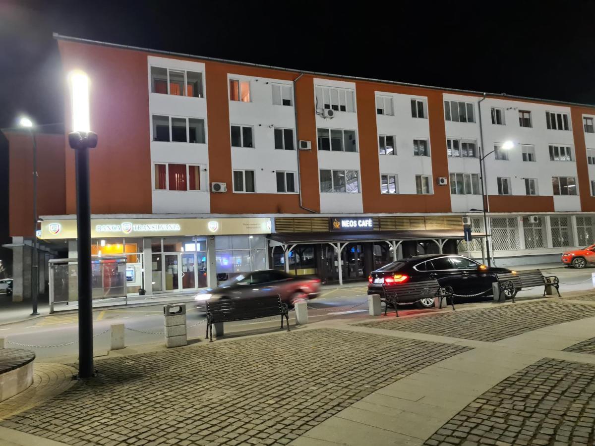 דירות חונדוארה Apartament Ultra Central 1 מראה חיצוני תמונה