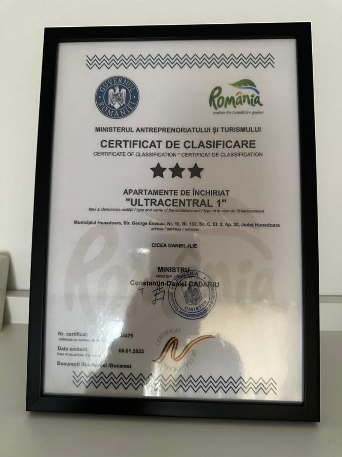 דירות חונדוארה Apartament Ultra Central 1 מראה חיצוני תמונה
